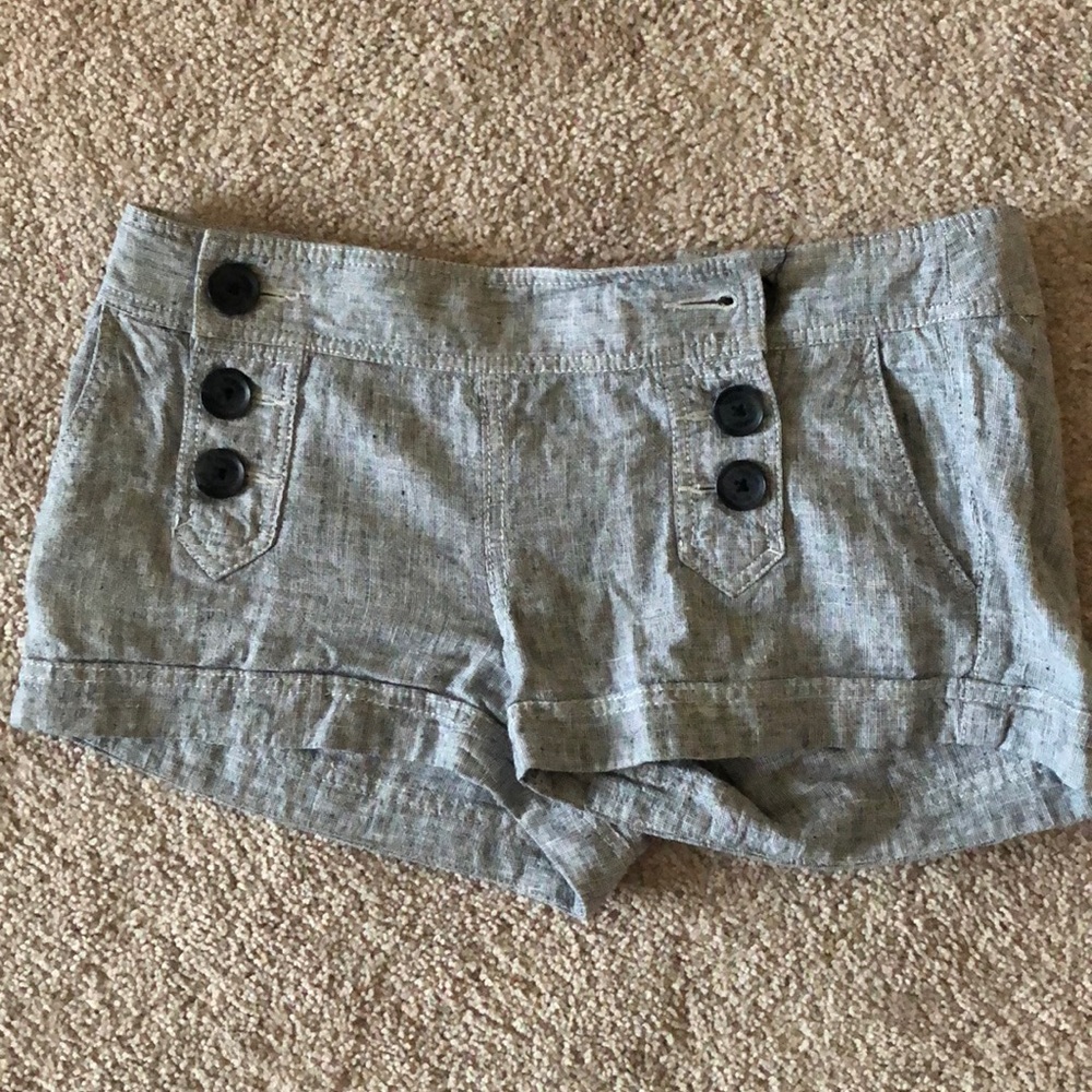 Black/white shorts
